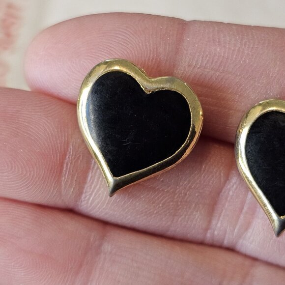 Vintage Black Heart Gold Tone Stud Earrings Enameled 90s 5/8"‎ Valentines - Picture 6 of 9